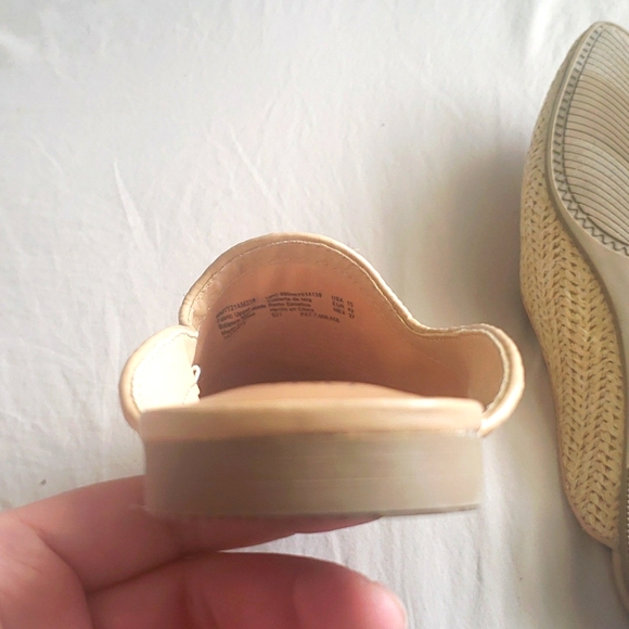NWOT Time and True Size 10 Woven Mules - Picture 3 of 5